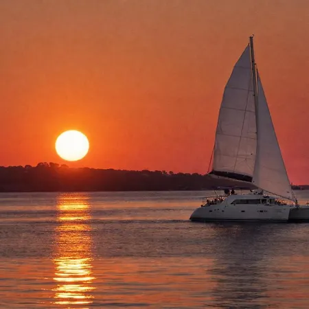 Nuit En Catamaran Aux Iles De Lerins * Cannes