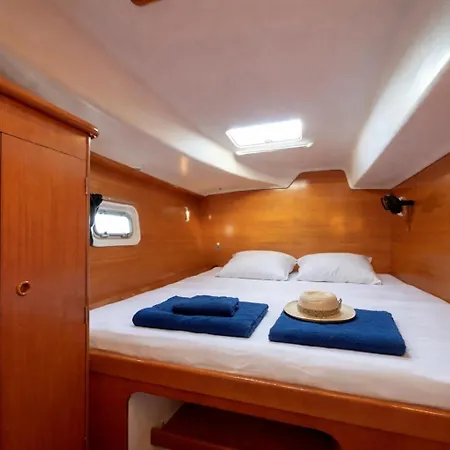 Botel Nuit En Catamaran Aux Iles De Lerins *